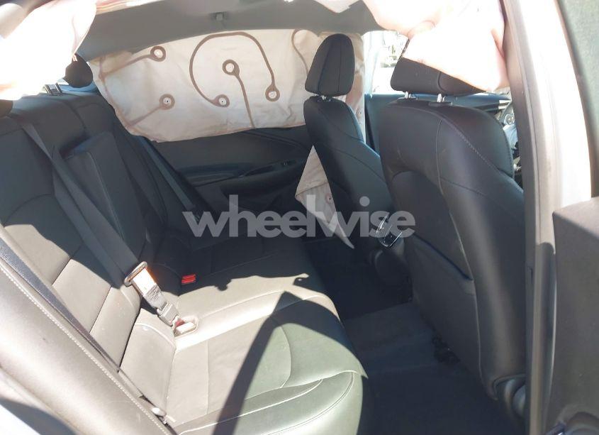 Photo 8 of 2019 Chevrolet Malibu LT (VIN 1G1ZD5ST4KF127486)