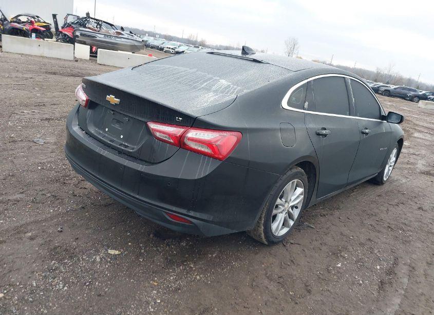 Photo 4 of 2019 Chevrolet Malibu LT (VIN 1G1ZD5ST4KF129450)