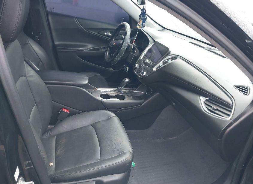 Photo 5 of 2019 Chevrolet Malibu LT (VIN 1G1ZD5ST4KF129450)