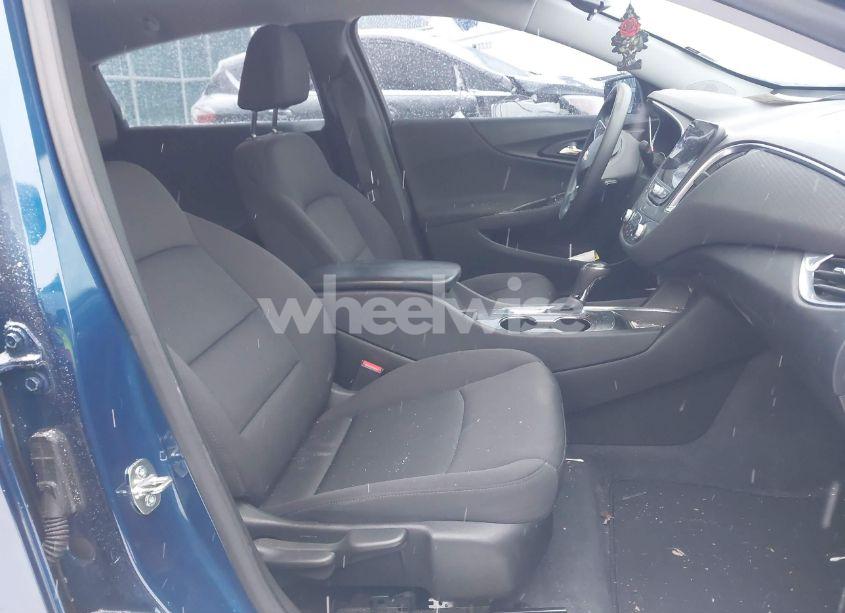 Photo 5 of 2019 Chevrolet Malibu LT (VIN 1G1ZD5ST4KF146913)