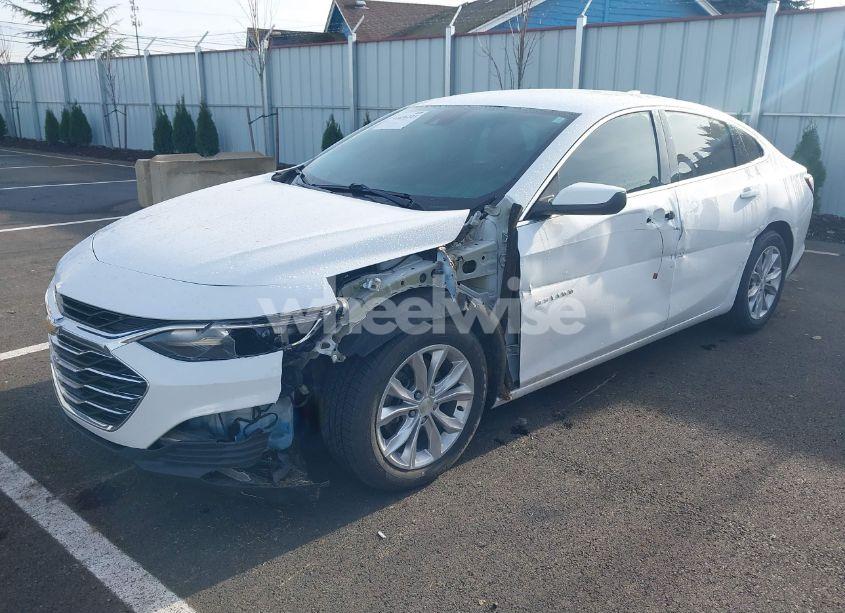 Photo 2 of 2019 Chevrolet Malibu LT (VIN 1G1ZD5ST4KF152596)