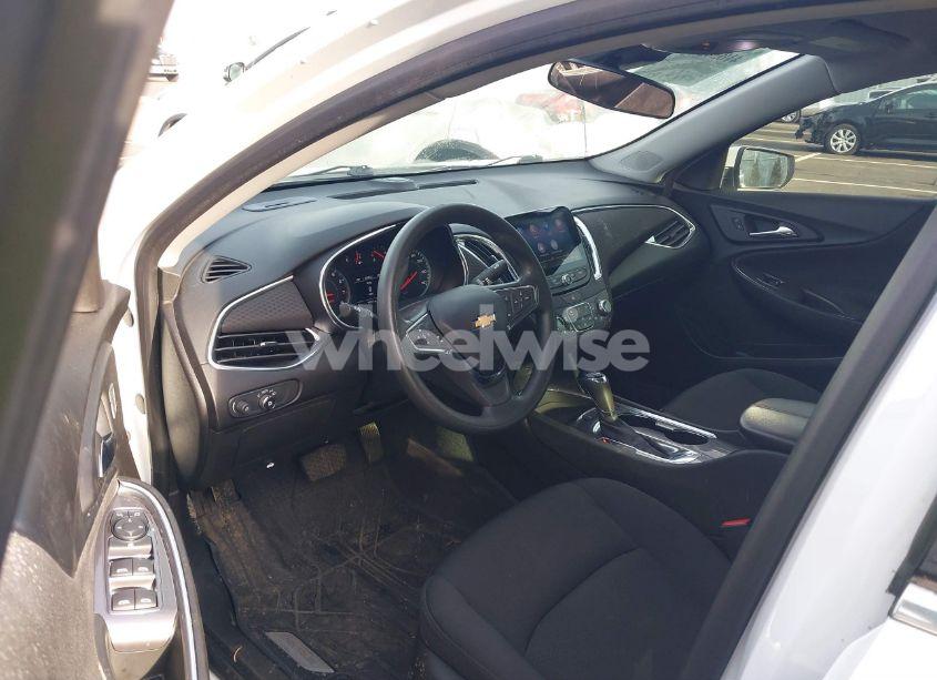 Photo 5 of 2019 Chevrolet Malibu LT (VIN 1G1ZD5ST4KF152596)