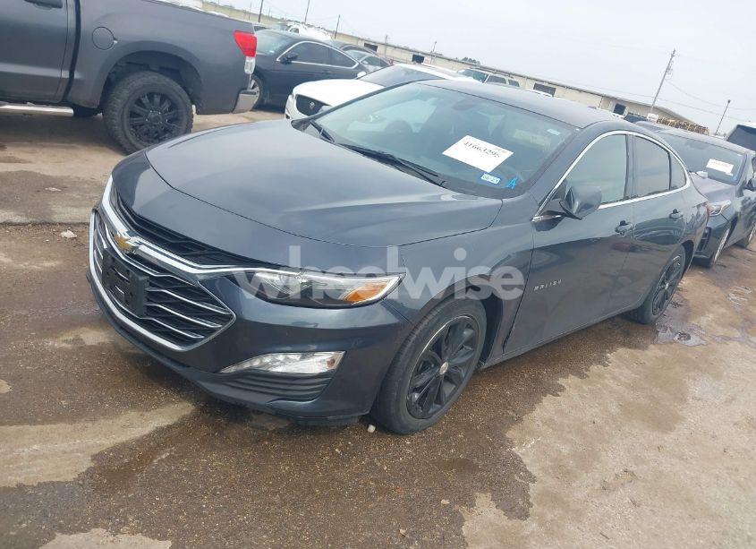 Photo 2 of 2019 Chevrolet Malibu LT (VIN 1G1ZD5ST4KF161119)