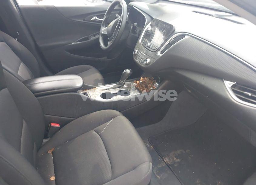 Photo 5 of 2019 Chevrolet Malibu LT (VIN 1G1ZD5ST4KF161119)