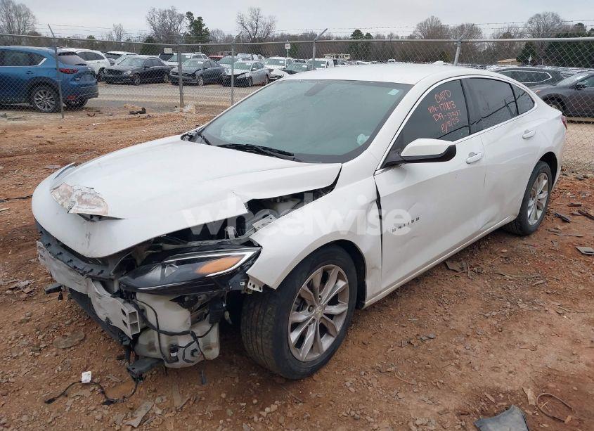 Photo 2 of 2019 Chevrolet Malibu LT (VIN 1G1ZD5ST4KF171813)