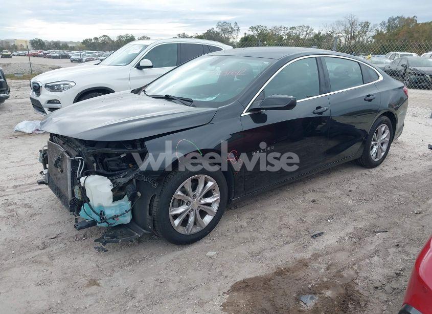 Photo 2 of 2019 Chevrolet Malibu LT (VIN 1G1ZD5ST4KF173657)