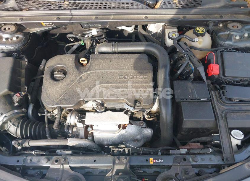 Photo 10 of 2019 Chevrolet Malibu LT (VIN 1G1ZD5ST4KF220718)