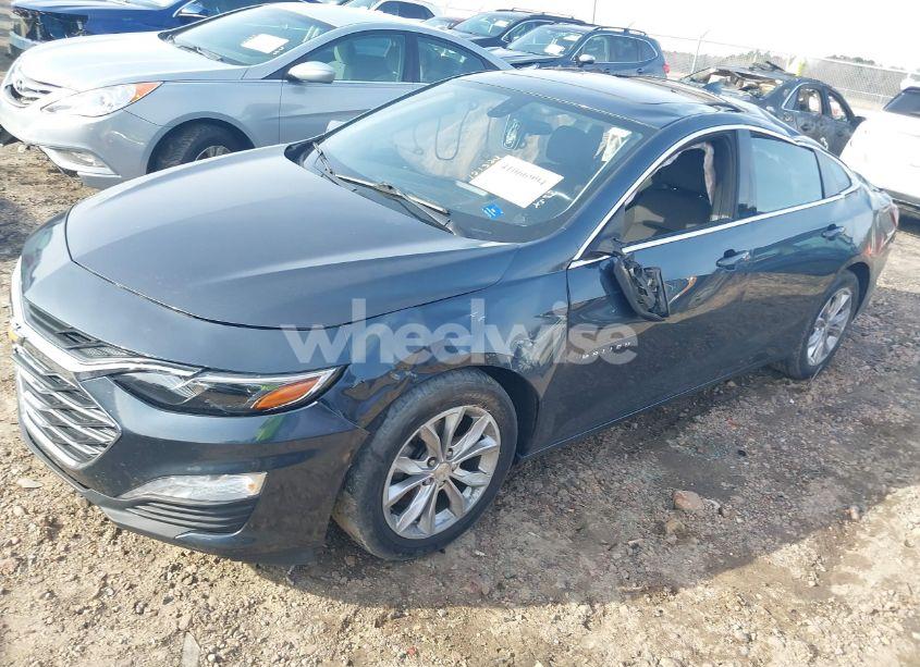 Photo 2 of 2019 Chevrolet Malibu LT (VIN 1G1ZD5ST4KF220718)