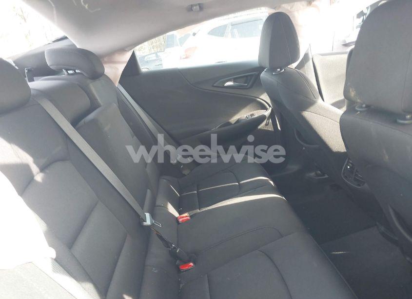 Photo 8 of 2019 Chevrolet Malibu LT (VIN 1G1ZD5ST4KF220718)