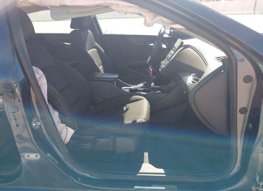 Photo 5 of 2020 Chevrolet Malibu FWD LT (VIN 1G1ZD5ST4LF009245)