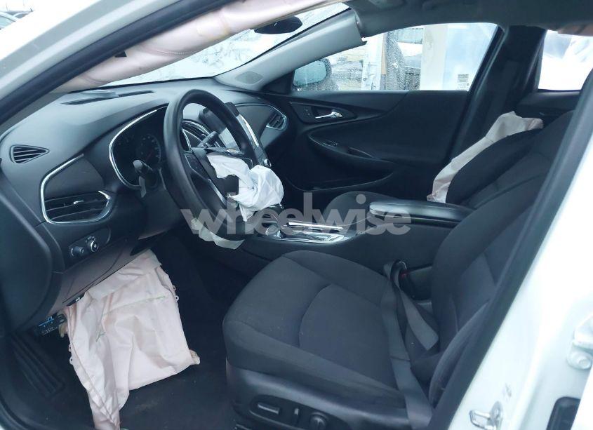 Photo 5 of 2020 Chevrolet Malibu FWD LT (VIN 1G1ZD5ST4LF017054)