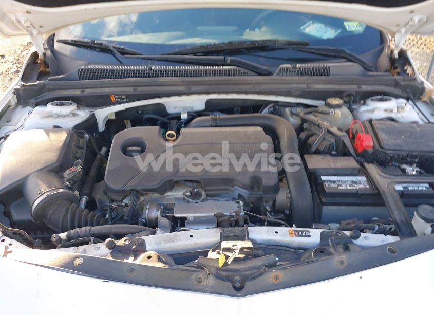 Photo 10 of 2020 Chevrolet Malibu FWD LT (VIN 1G1ZD5ST4LF025526)