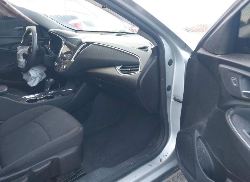 Photo 5 of 2020 Chevrolet Malibu FWD LT (VIN 1G1ZD5ST4LF026921)