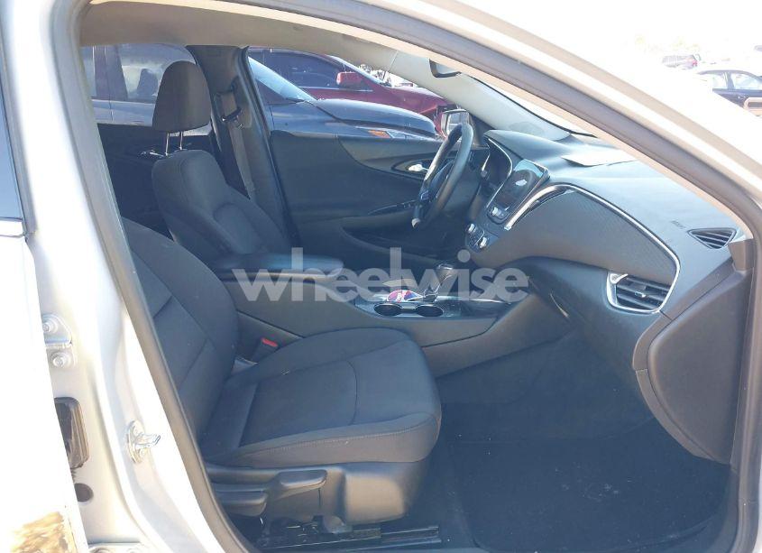 Photo 5 of 2020 Chevrolet Malibu FWD LT (VIN 1G1ZD5ST4LF030791)