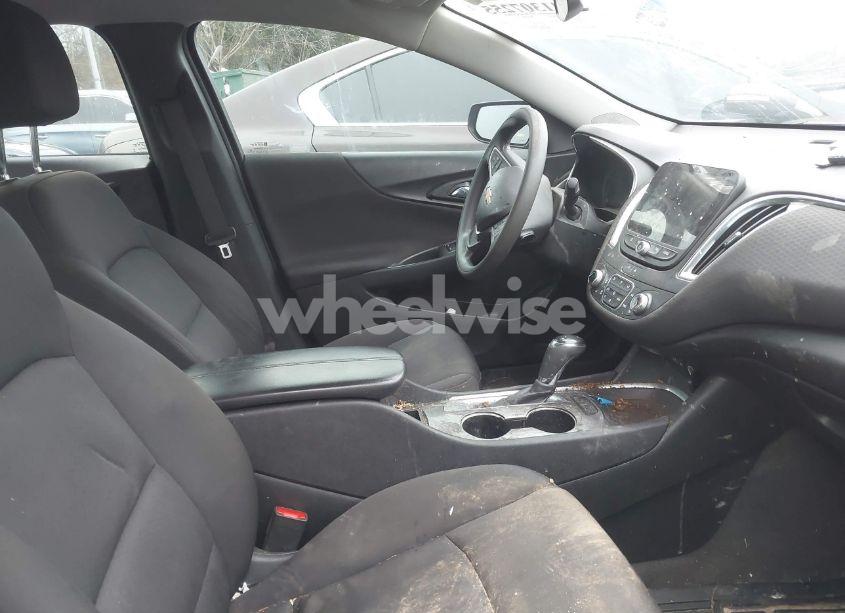 Photo 5 of 2020 Chevrolet Malibu FWD LT (VIN 1G1ZD5ST4LF050927)