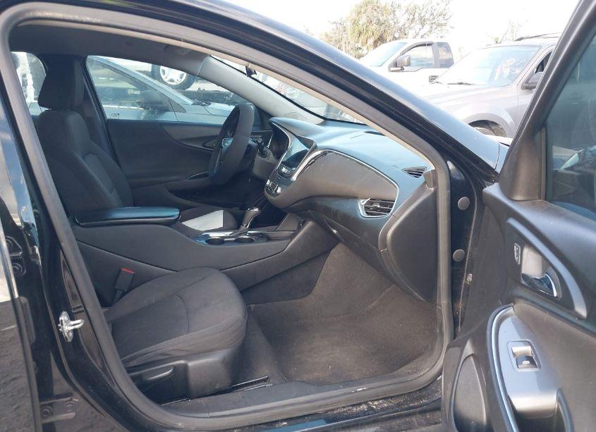 Photo 5 of 2020 Chevrolet Malibu FWD LT (VIN 1G1ZD5ST4LF057375)