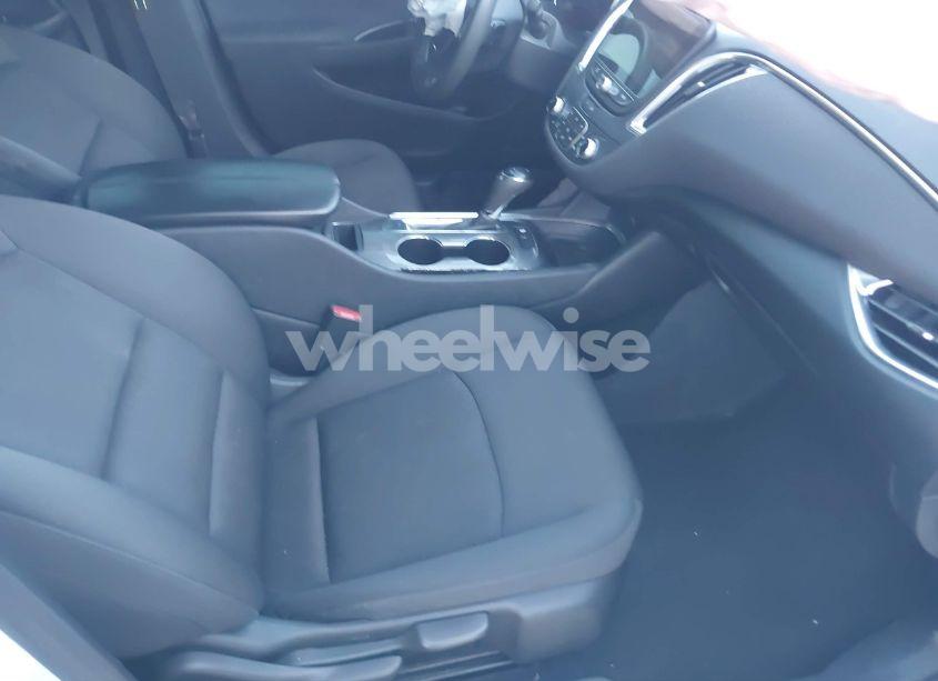 Photo 5 of 2020 Chevrolet Malibu FWD LT (VIN 1G1ZD5ST4LF069798)