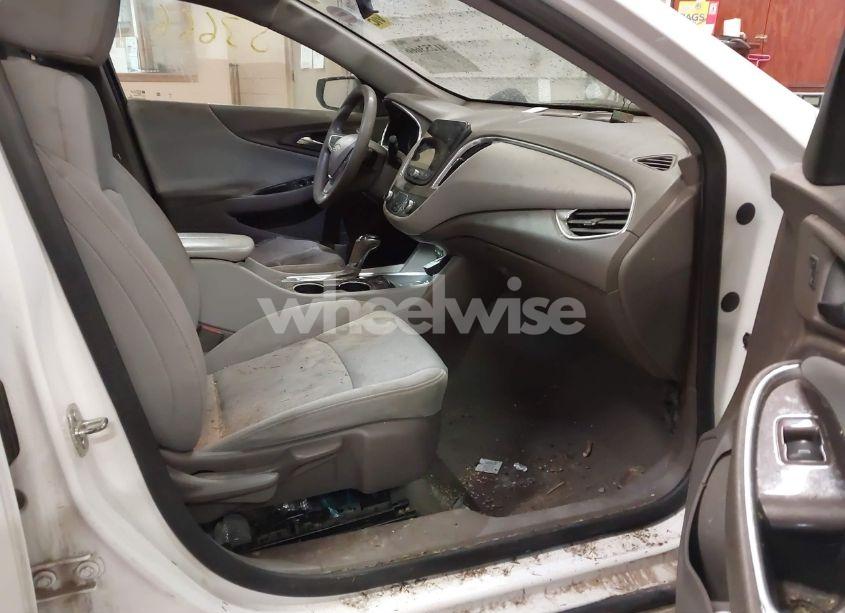 Photo 5 of 2020 Chevrolet Malibu FWD LT (VIN 1G1ZD5ST4LF070661)