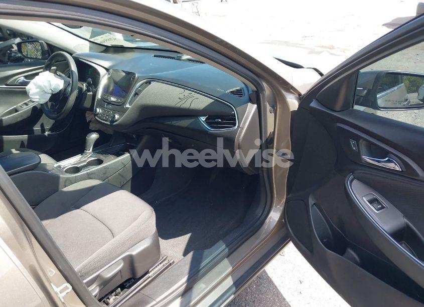 Photo 5 of 2020 Chevrolet Malibu FWD LT (VIN 1G1ZD5ST4LF073012)