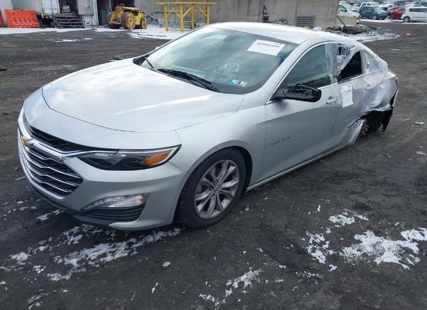 Photo 2 of 2020 Chevrolet Malibu FWD LT (VIN 1G1ZD5ST4LF077352)