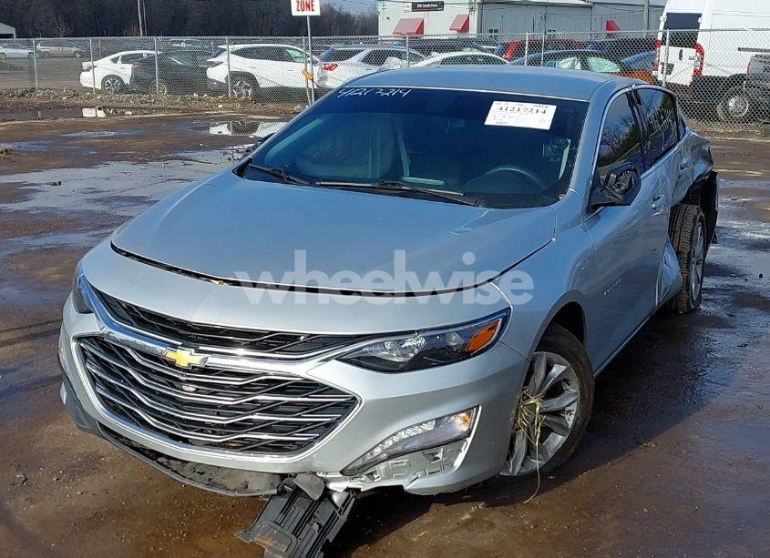 Photo 2 of 2020 Chevrolet Malibu FWD LT (VIN 1G1ZD5ST4LF091963)