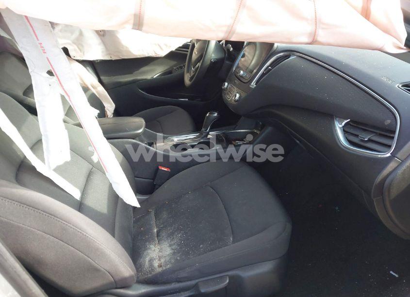 Photo 5 of 2020 Chevrolet Malibu FWD LT (VIN 1G1ZD5ST4LF091963)