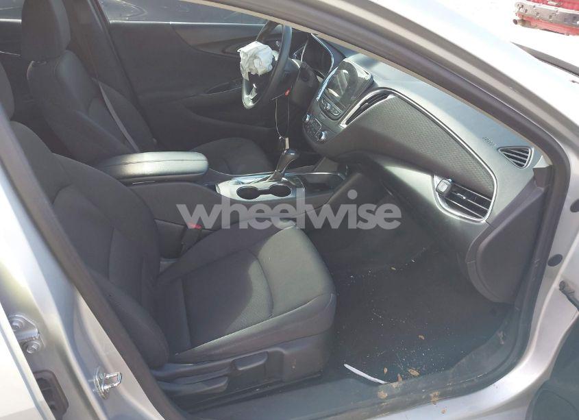 Photo 5 of 2020 Chevrolet Malibu FWD LT (VIN 1G1ZD5ST4LF107532)