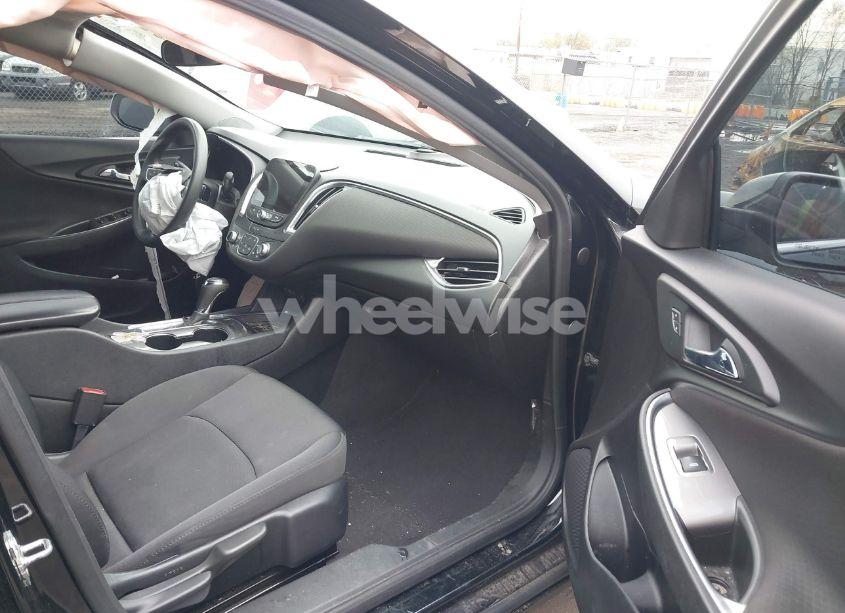 Photo 5 of 2020 Chevrolet Malibu FWD LT (VIN 1G1ZD5ST4LF122970)