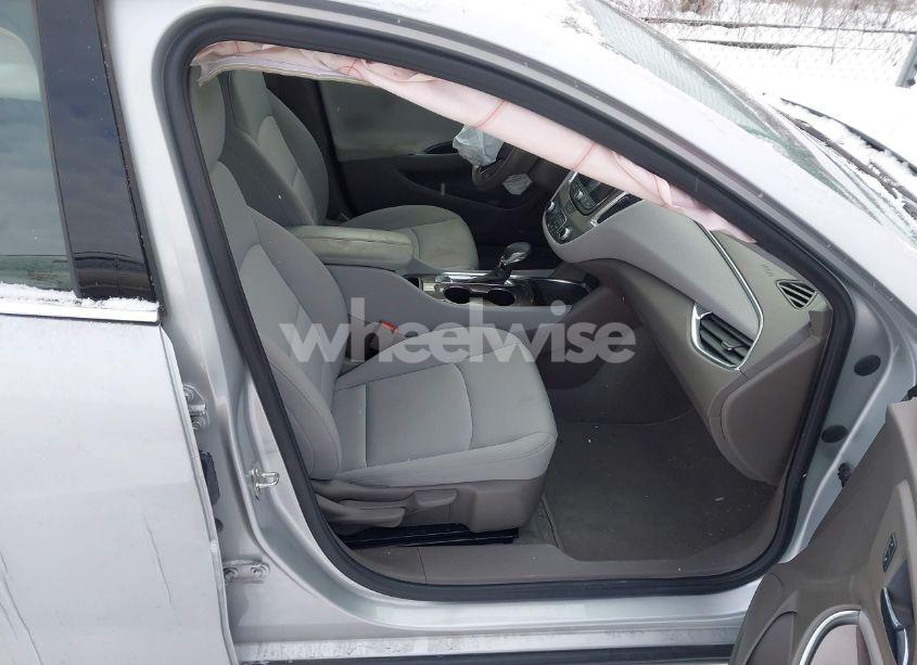 Photo 5 of 2021 Chevrolet Malibu FWD LT (VIN 1G1ZD5ST4MF041159)