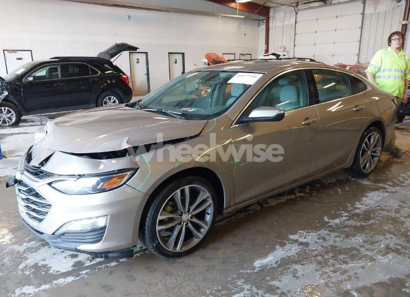 Photo 2 of 2022 Chevrolet Malibu FWD LT (VIN 1G1ZD5ST4NF109252)