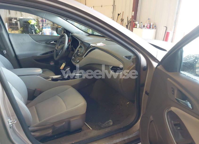 Photo 5 of 2022 Chevrolet Malibu FWD LT (VIN 1G1ZD5ST4NF109252)