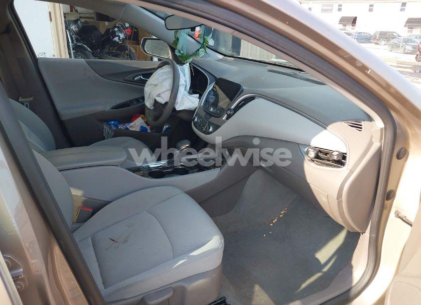 Photo 5 of 2022 Chevrolet Malibu FWD LT (VIN 1G1ZD5ST4NF120560)