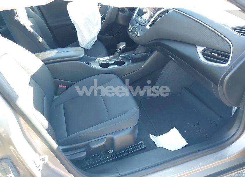 Photo 5 of 2022 Chevrolet Malibu FWD LT (VIN 1G1ZD5ST4NF131171)