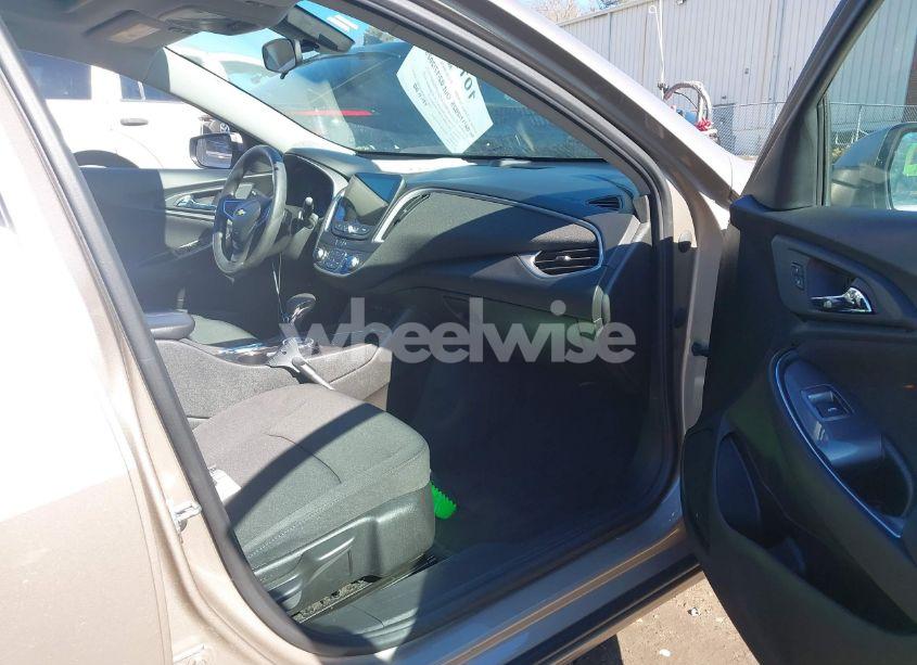 Photo 5 of 2022 Chevrolet Malibu FWD LT (VIN 1G1ZD5ST4NF131610)