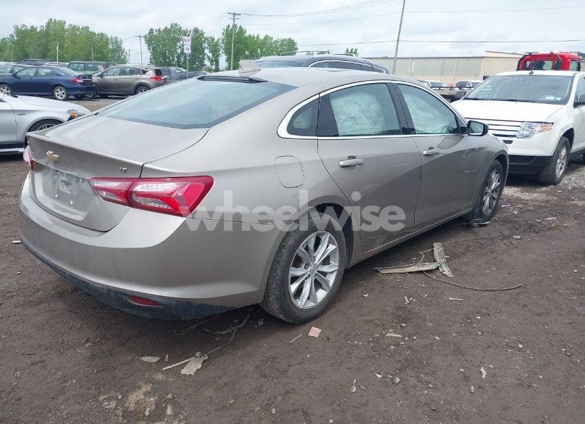 Photo 4 of 2022 Chevrolet Malibu FWD LT (VIN 1G1ZD5ST4NF132577)