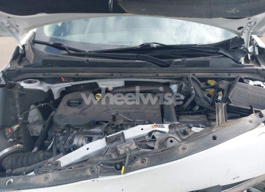 Photo 10 of 2022 Chevrolet Malibu FWD LT (VIN 1G1ZD5ST4NF161416)