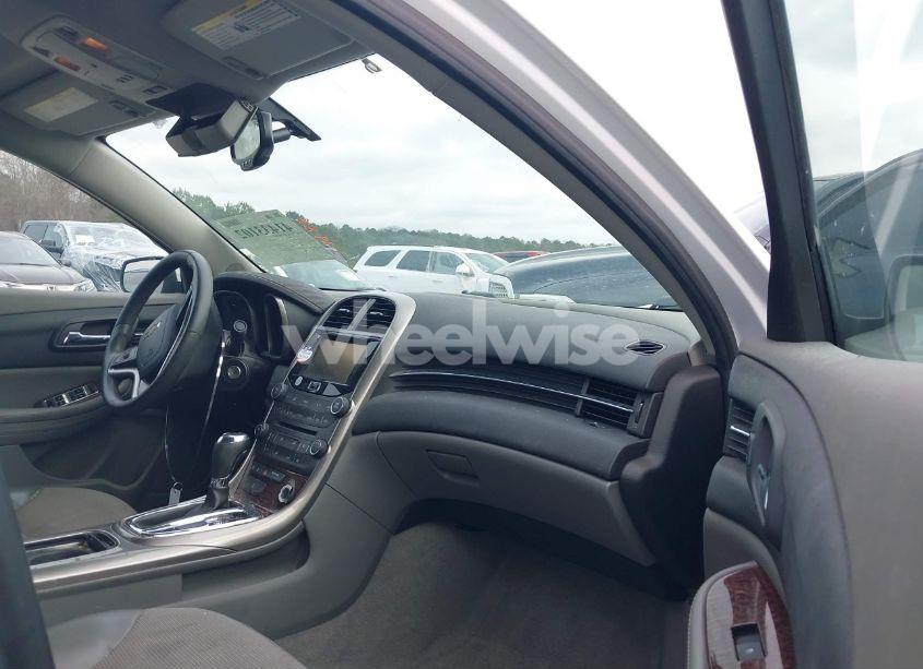 Photo 5 of 2022 Chevrolet Malibu FWD LT (VIN 1G1ZD5ST4NF184386)