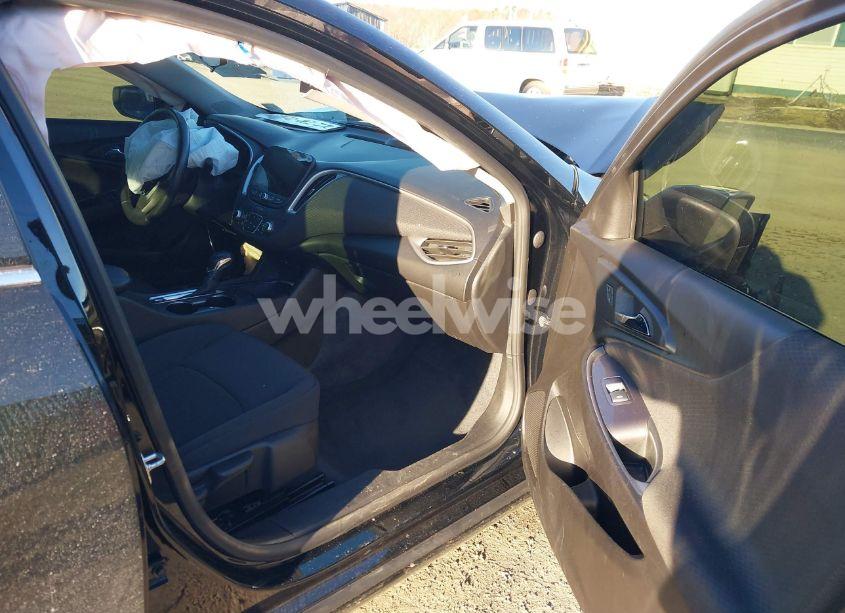 Photo 5 of 2022 Chevrolet Malibu FWD LT (VIN 1G1ZD5ST4NF196067)