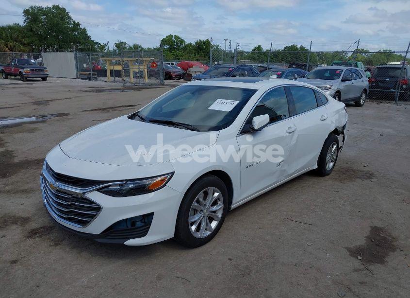 Photo 2 of 2024 Chevrolet Malibu FWD 1LT (VIN 1G1ZD5ST4RF105515)