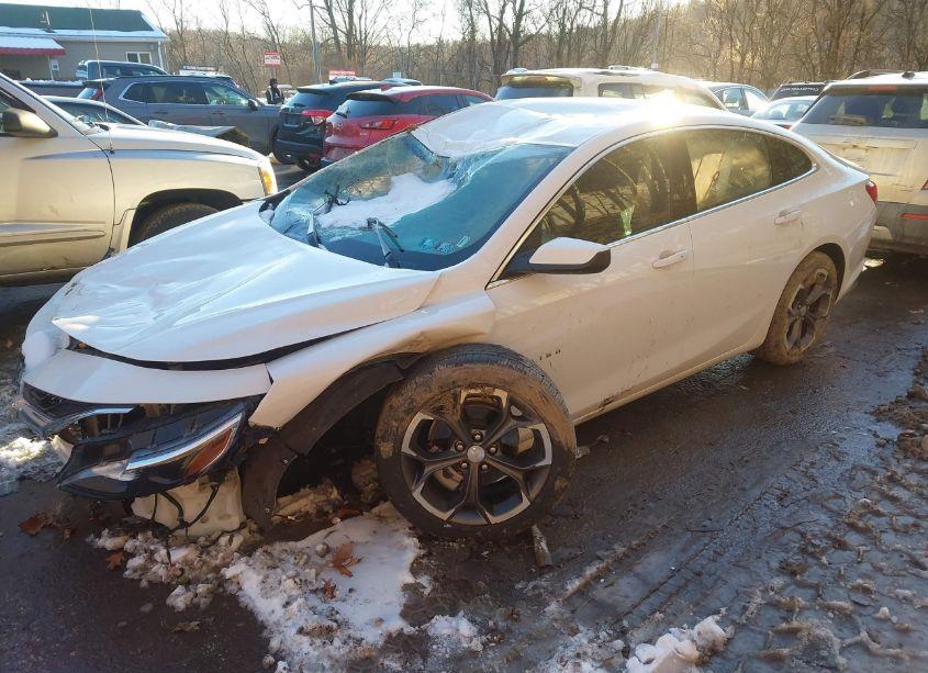 Photo 2 of 2024 Chevrolet Malibu FWD 1LT (VIN 1G1ZD5ST4RF106941)