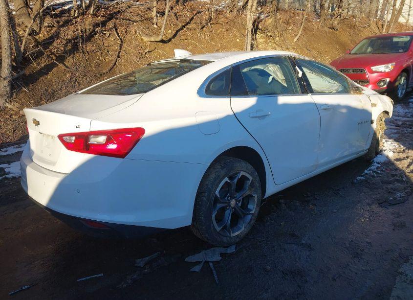Photo 4 of 2024 Chevrolet Malibu FWD 1LT (VIN 1G1ZD5ST4RF106941)
