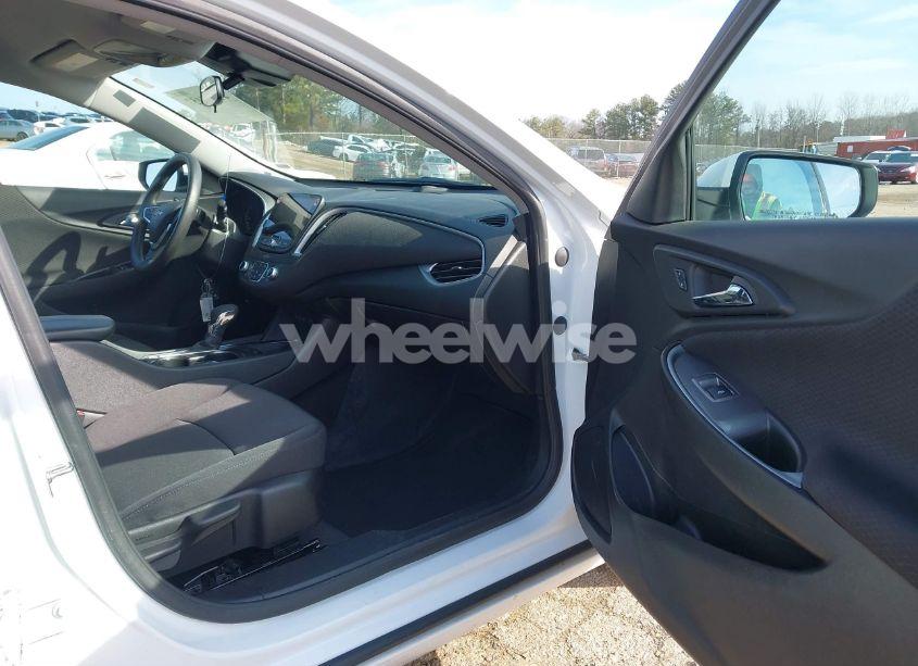 Photo 5 of 2025 Chevrolet Malibu LT (VIN 1G1ZD5ST4SF110963)