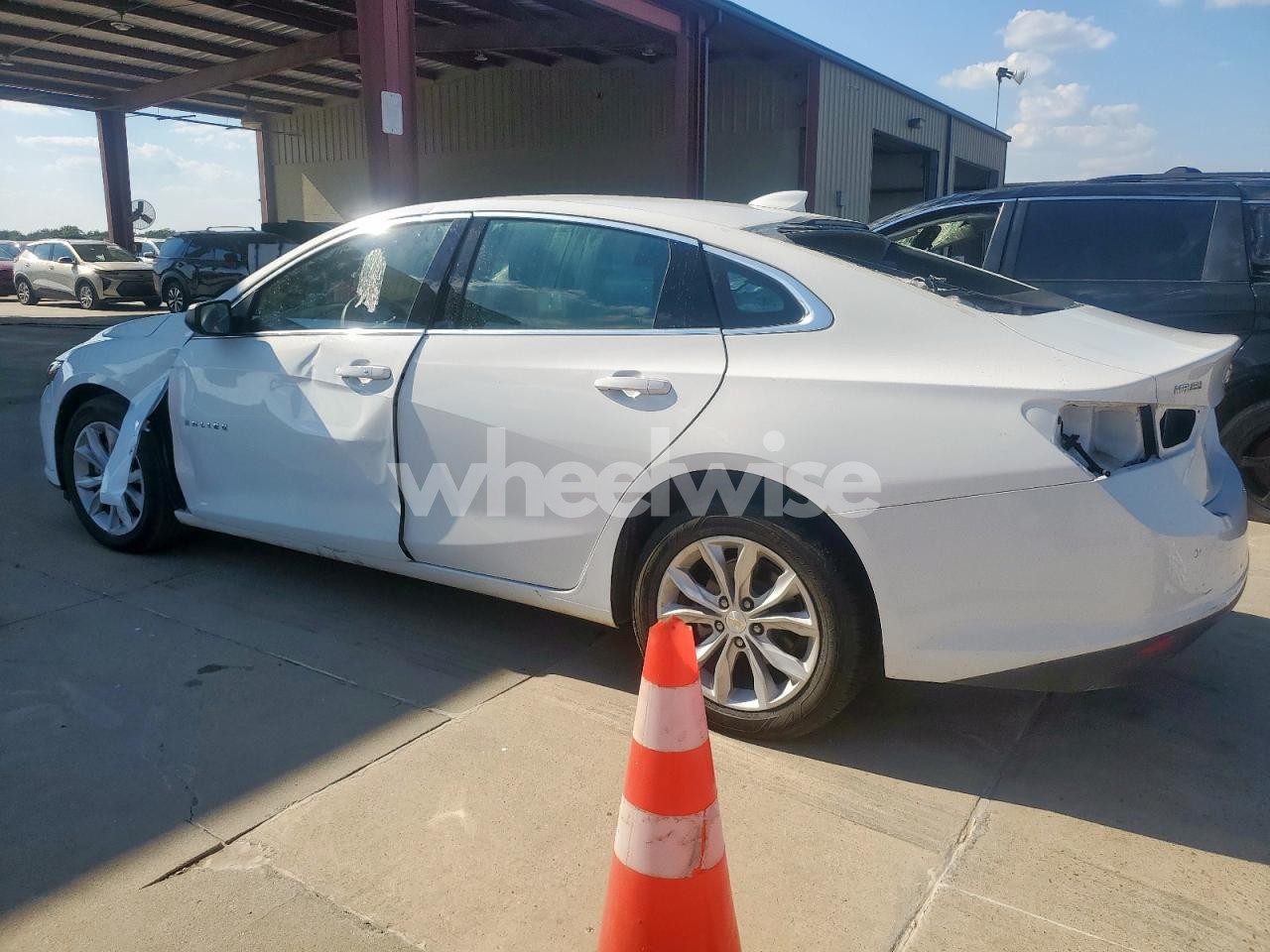 Photo 2 of 2025 CHEVROLET MALIBU LT N/A (VIN 1G1ZD5ST4SF114561)