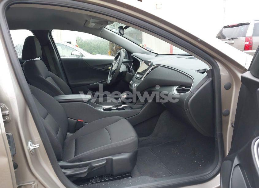 Photo 5 of 2025 Chevrolet Malibu FWD 1LT (VIN 1G1ZD5ST4SF150931)