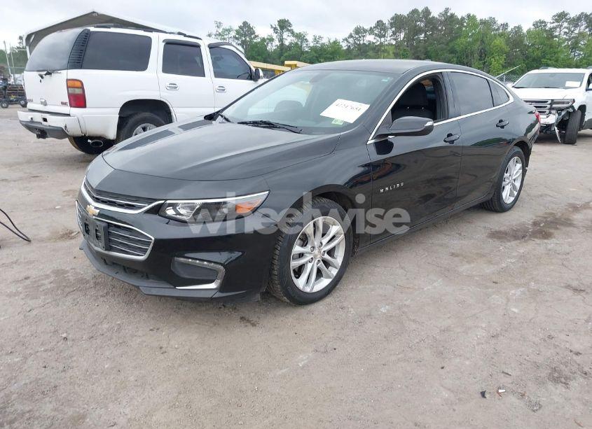 Photo 2 of 2018 Chevrolet Malibu LT (VIN 1G1ZD5ST5JF104698)
