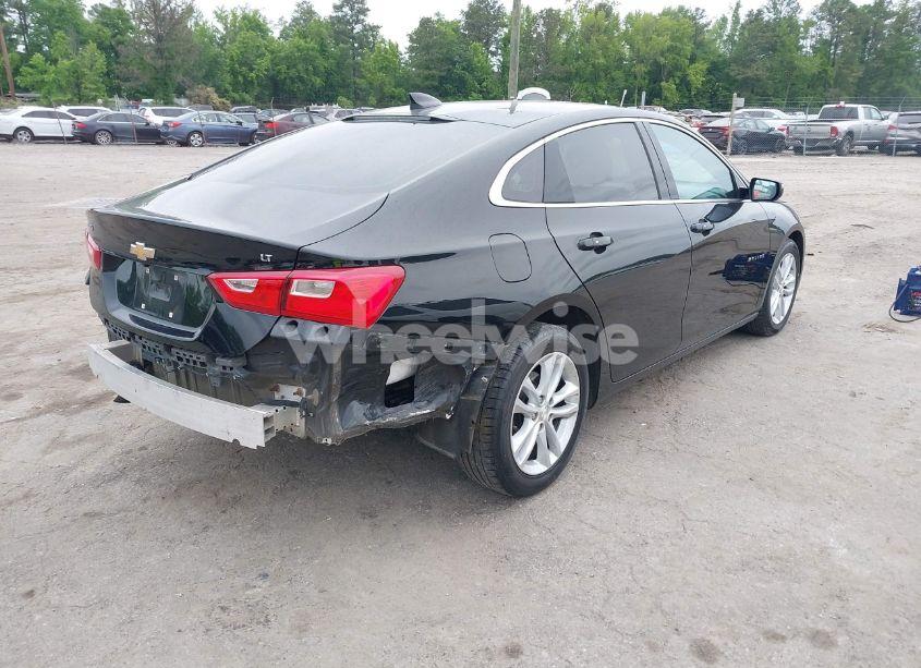Photo 4 of 2018 Chevrolet Malibu LT (VIN 1G1ZD5ST5JF104698)
