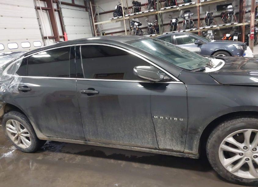 Photo 13 of 2018 Chevrolet Malibu LT (VIN 1G1ZD5ST5JF105754)