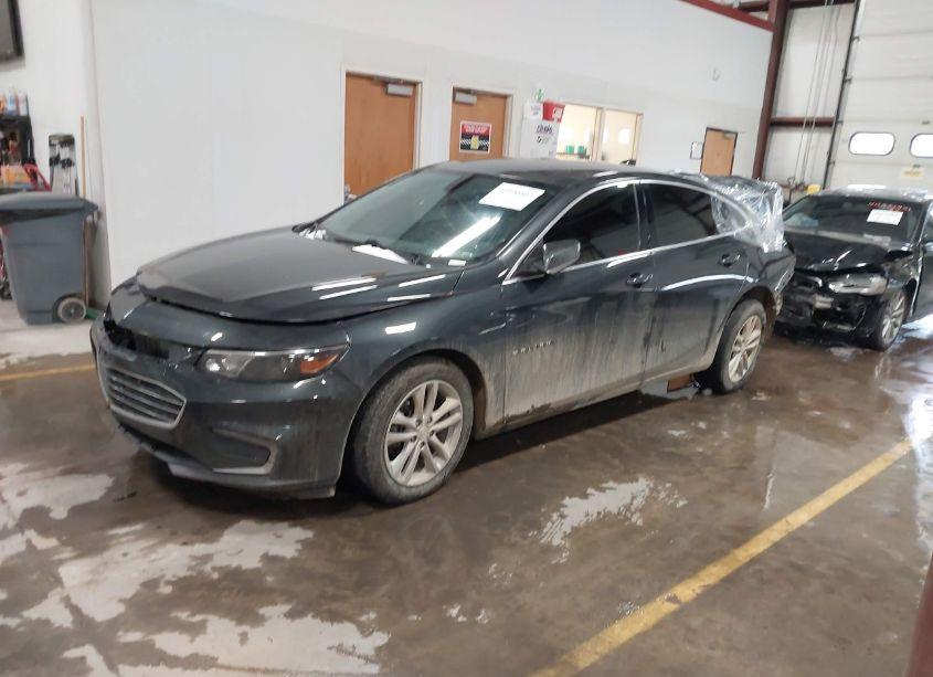 Photo 2 of 2018 Chevrolet Malibu LT (VIN 1G1ZD5ST5JF105754)