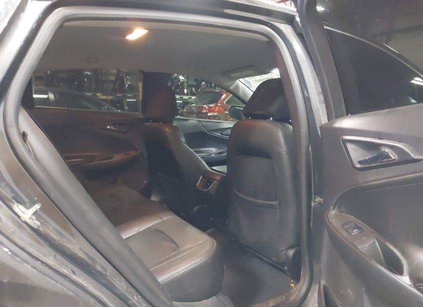 Photo 8 of 2018 Chevrolet Malibu LT (VIN 1G1ZD5ST5JF105754)