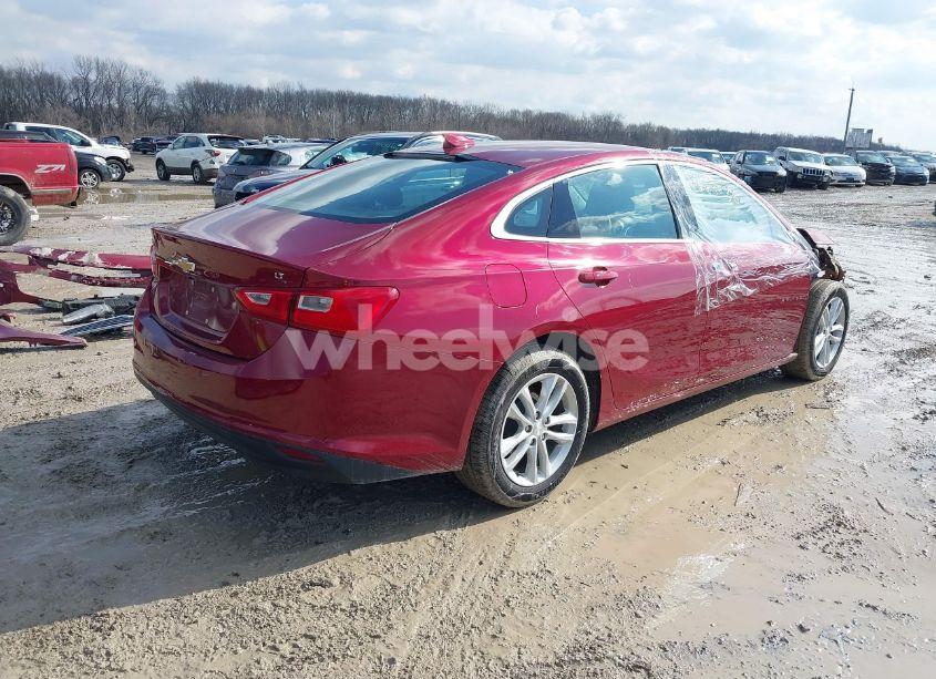 Photo 4 of 2018 Chevrolet Malibu LT (VIN 1G1ZD5ST5JF105978)
